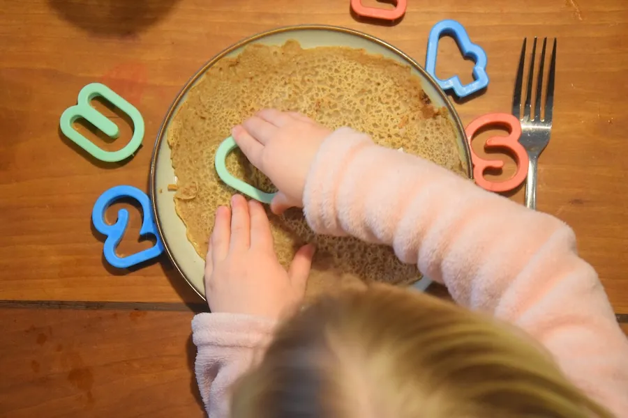 Bak heerlijke pannenkoeken en maak samen de leukste vormpjes.