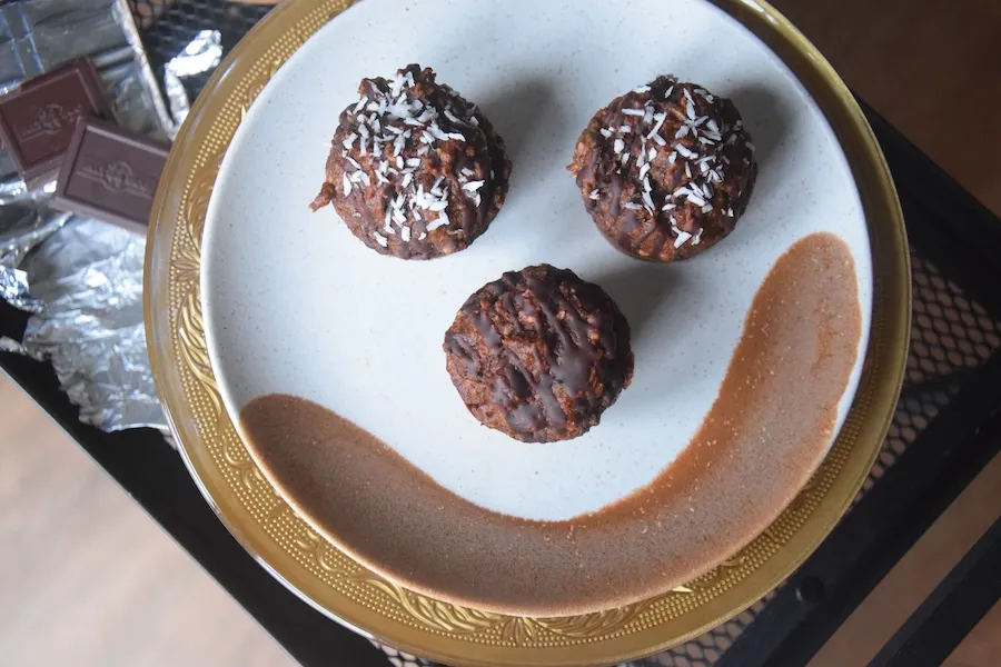 Je ontvangt advies op basis van jouw huidige eetpatroon. Het advies bevat een persoonlijk weekmenu, suggesties voor vervangende producten en voedzame tussendoortjes, tips om je gewoonten aan te passen en als bonus het e-book met de belangrijkste ins en outs voor jouw gezonde basis.