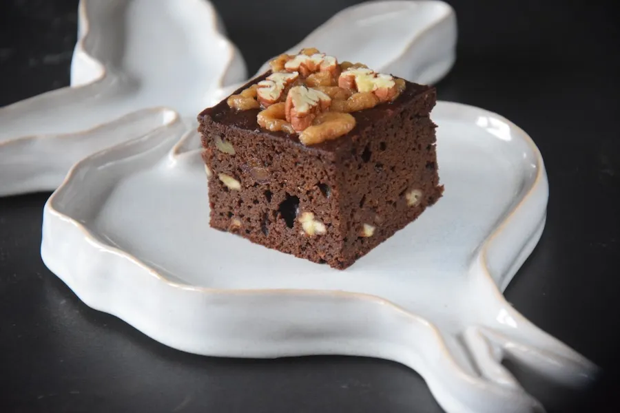 pure chocoladetaart met gezouten karamel en pecannoten