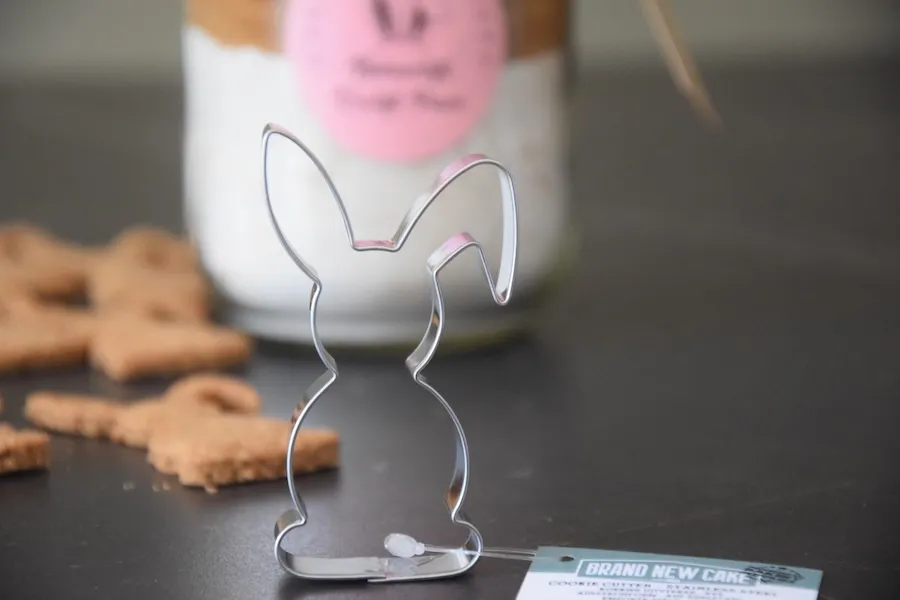 gezonde bakmix voor chai cookies voorbeeld van koekuitsteker in de vorm van paashaas