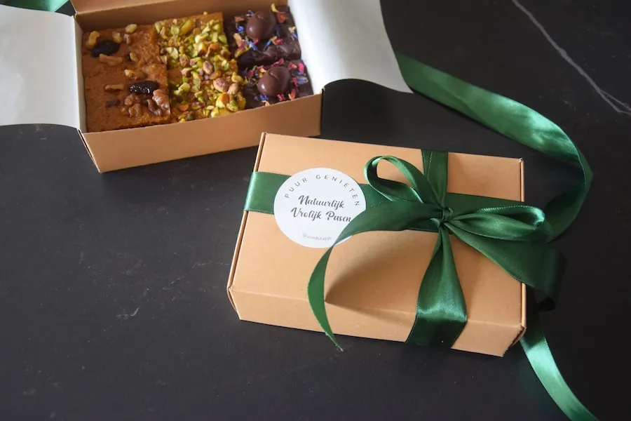 gezonde taart natuurlijk paasbox feestelijk verpakt