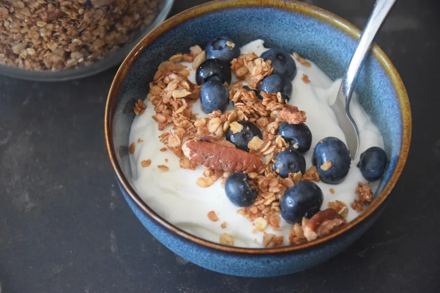 gezonde granola met cacao en pecannoten